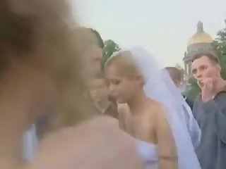 عروس في جمهور اللعنة بعد زفاف