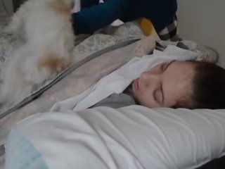 I abussed dan terpaksa saya druged kakak dalam depan daripada beliau anjing manakala dia & # 039; s tidur