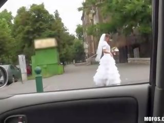 Splendide jeune mariée amirah obtient chatte baisée