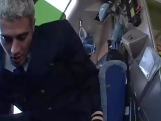 I vështirë seks me shumë nxehtë stewardesses