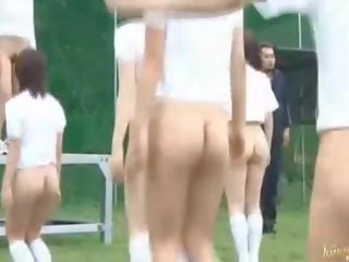 Young ýapon shoolgirls are naked at jemagat öňünde