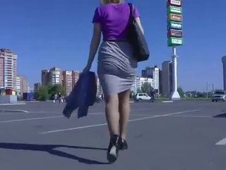 Booty Walking in the street and Shaking Ass