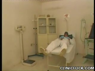 Pretty Babe Suck Dong At The Clinic