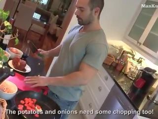 Sexy Muscled Dude Wanking in the Kitchen