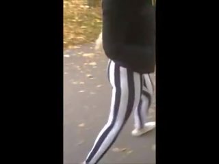 18 jaar oud legging publiek park spelen groot bips tieten ze nokken bij 18cams,org