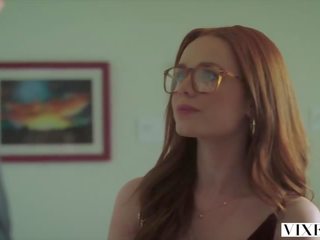 Ella hughes implora para ser amarrado para cima e dominado