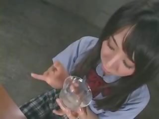 Yuka osawa goza esperma em comida