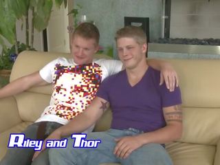 Riley & thor į gėjus seksas