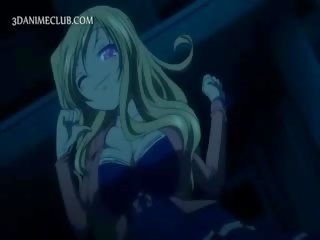 Cô gái tóc vàng sừng hentai bé trêu chọc con gà trống với một blowjob