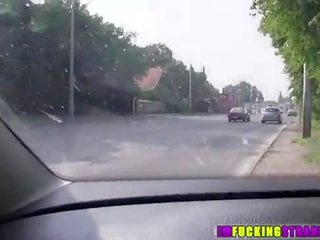 Súper pechugona puerto pequeño toma un viaje desde un desconocido y dejar él joder su para termark