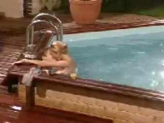 Rubia infiel zorra follada en la jacuzzi