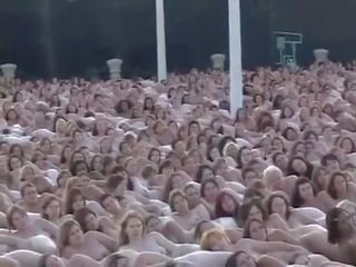 5000 नग्न लोग