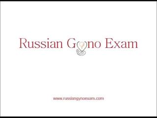 A plumpy krūtinga rusiškas mažutė apie a gyno egzaminas