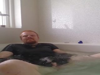 Rubbercub wanking in bathtub