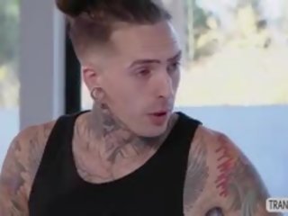 Lepo tranny casey poljubi hardcore analno doggystyle jebemti